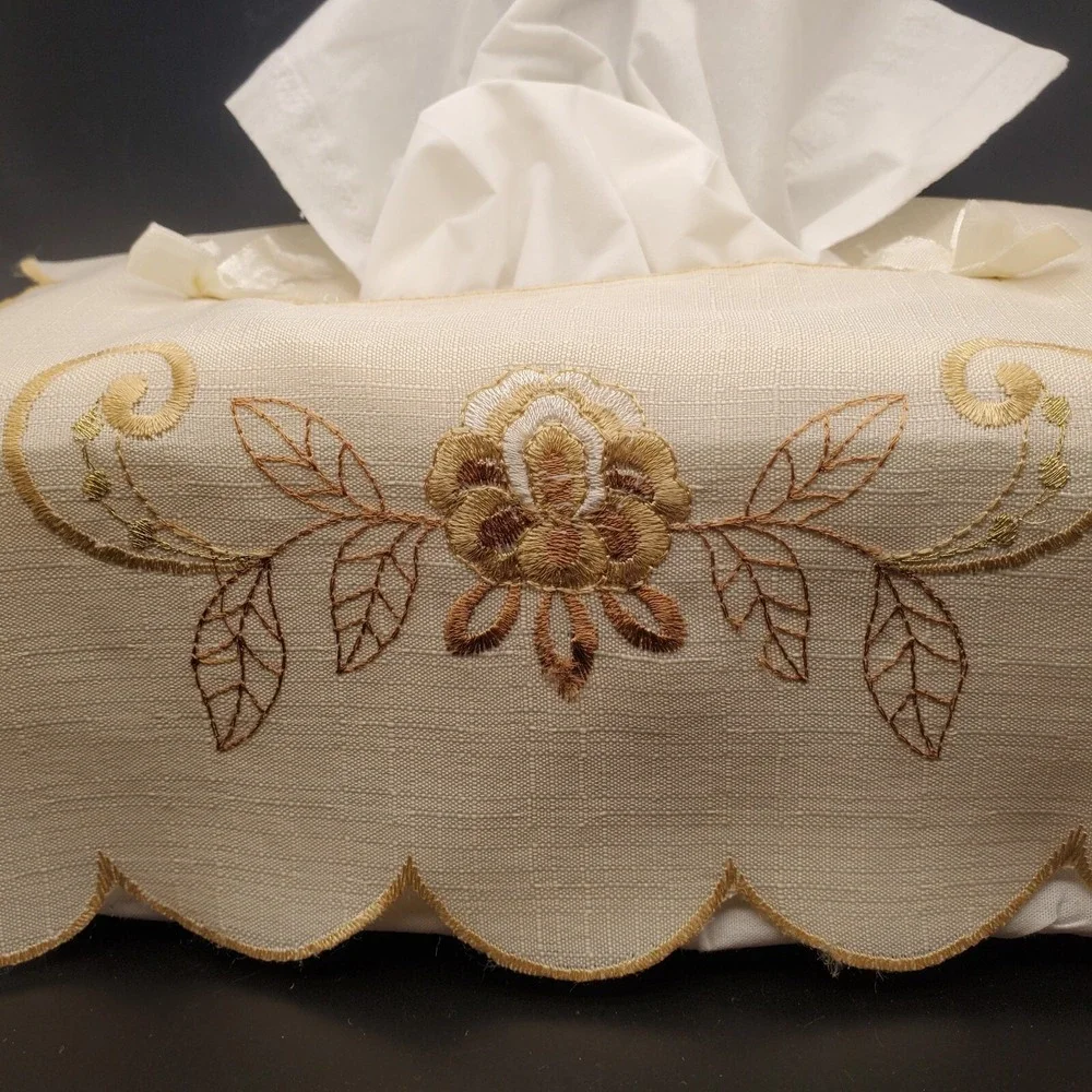 Vintage Embroidered Linen Cloth Floral Tissue Box Cover With‎ Scalloped Edge